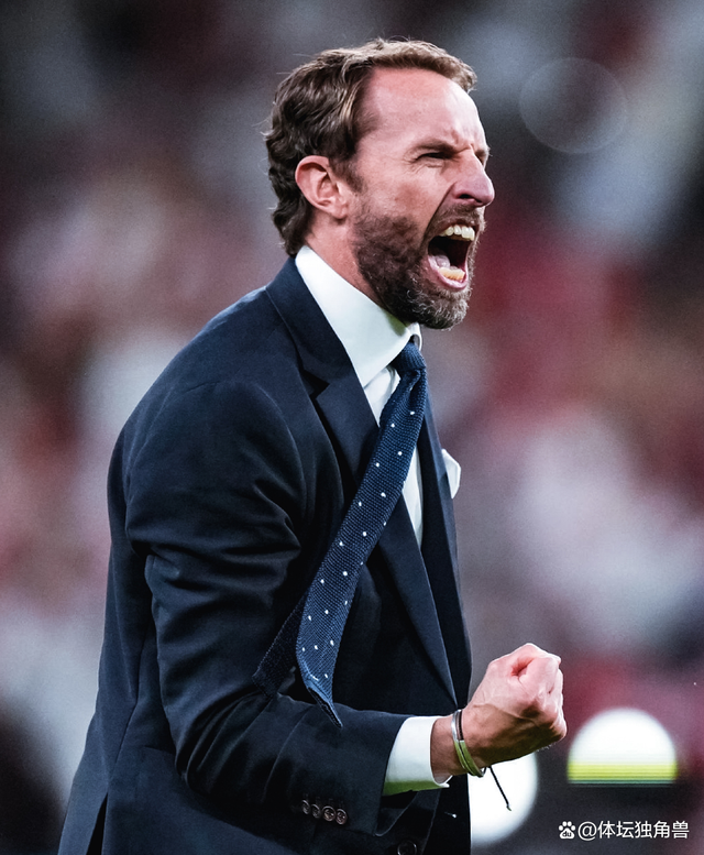 包含友谊赛巅峰对决!河套独角兽队读秒绝平渝州鲨队队,橄榄球赛场再起波澜;观赏性拉满的词条-开云